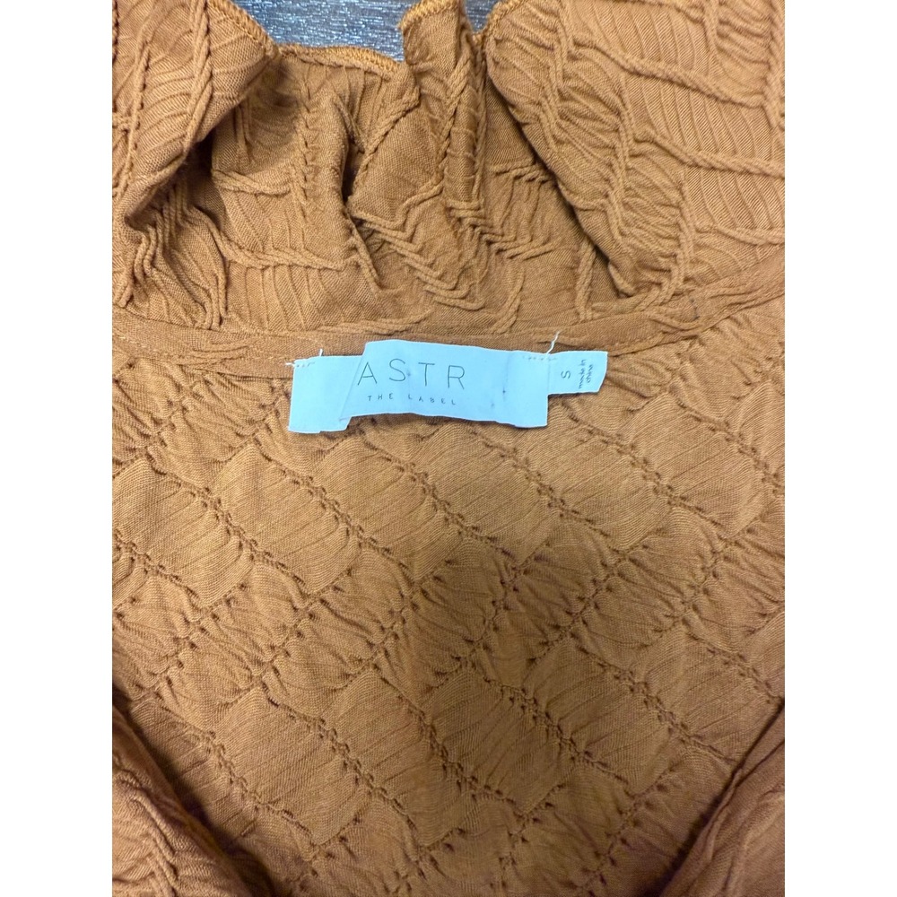 ASTR The Label Rust Textured Ruffle Tie-Front Top‎ - Size S - Picture 3 of 6